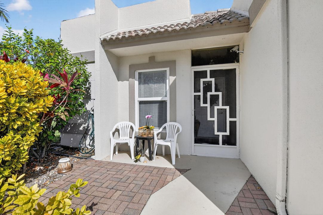 На продажу: $325,000 (2 спален, 2 ванн, 1115 Квадратных фут)