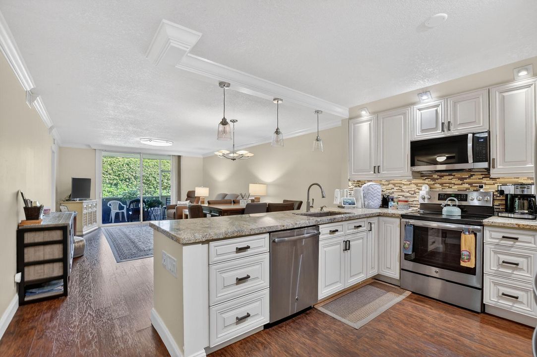 На продажу: $325,000 (2 спален, 2 ванн, 1115 Квадратных фут)