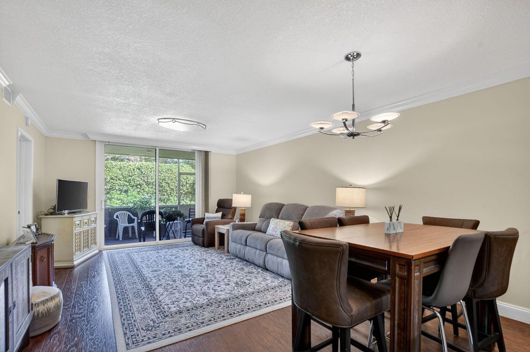 На продажу: $325,000 (2 спален, 2 ванн, 1115 Квадратных фут)