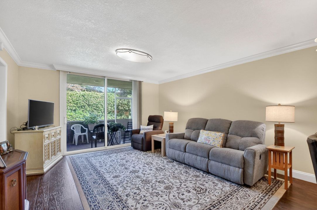 На продажу: $325,000 (2 спален, 2 ванн, 1115 Квадратных фут)