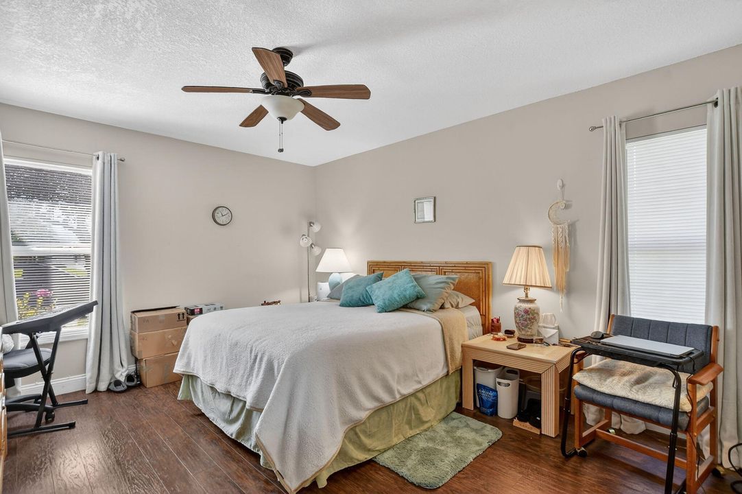 На продажу: $325,000 (2 спален, 2 ванн, 1115 Квадратных фут)