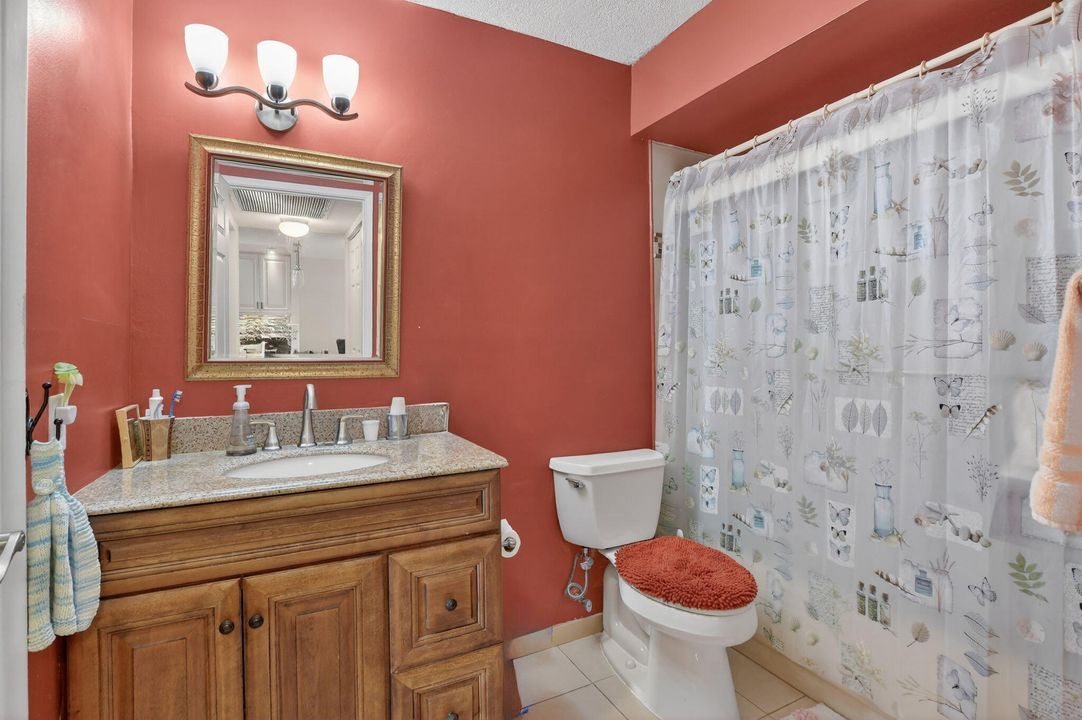 На продажу: $325,000 (2 спален, 2 ванн, 1115 Квадратных фут)