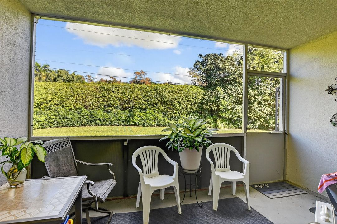 На продажу: $325,000 (2 спален, 2 ванн, 1115 Квадратных фут)