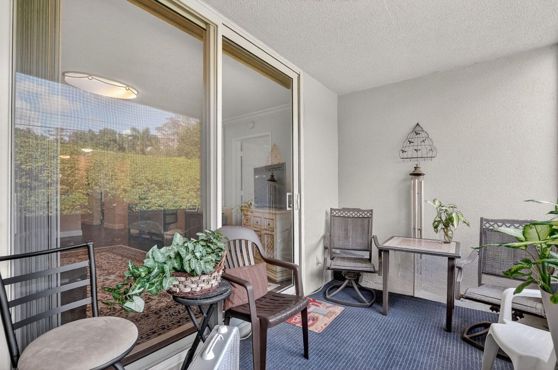 На продажу: $325,000 (2 спален, 2 ванн, 1115 Квадратных фут)