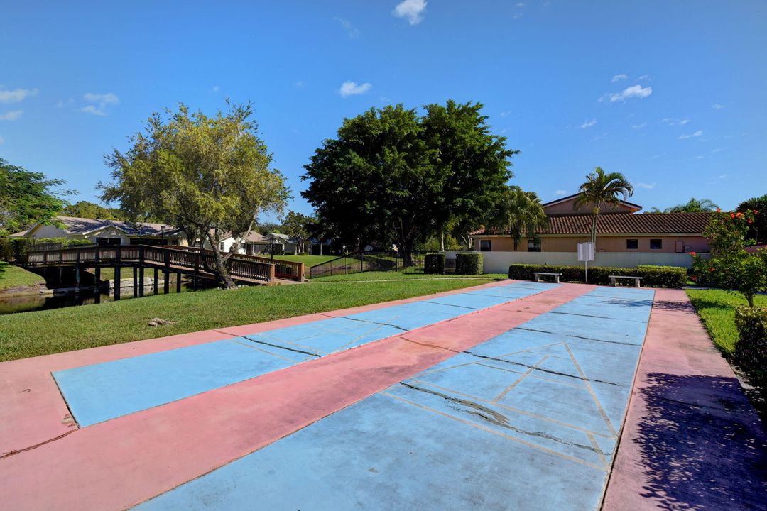 For Sale: $200,000 (2 beds, 2 baths, 1204 Square Feet)