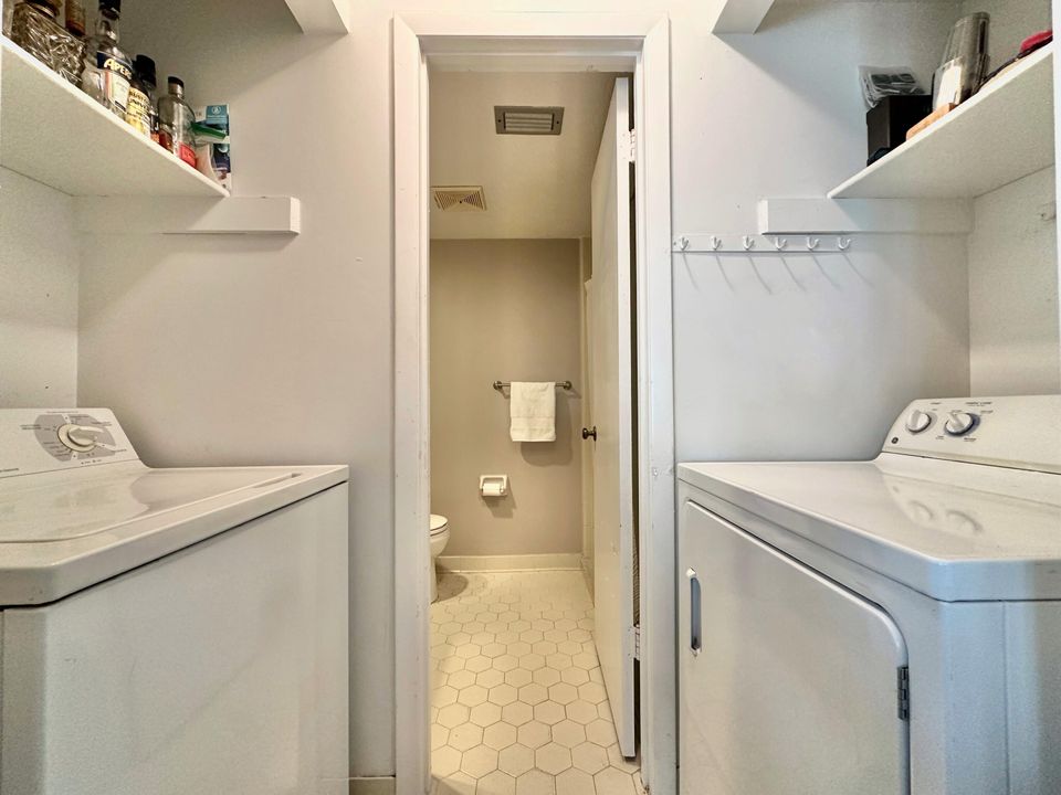 For Rent: $2,300 (2 beds, 2 baths, 1384 Square Feet)