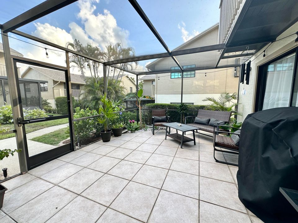 For Rent: $2,300 (2 beds, 2 baths, 1384 Square Feet)