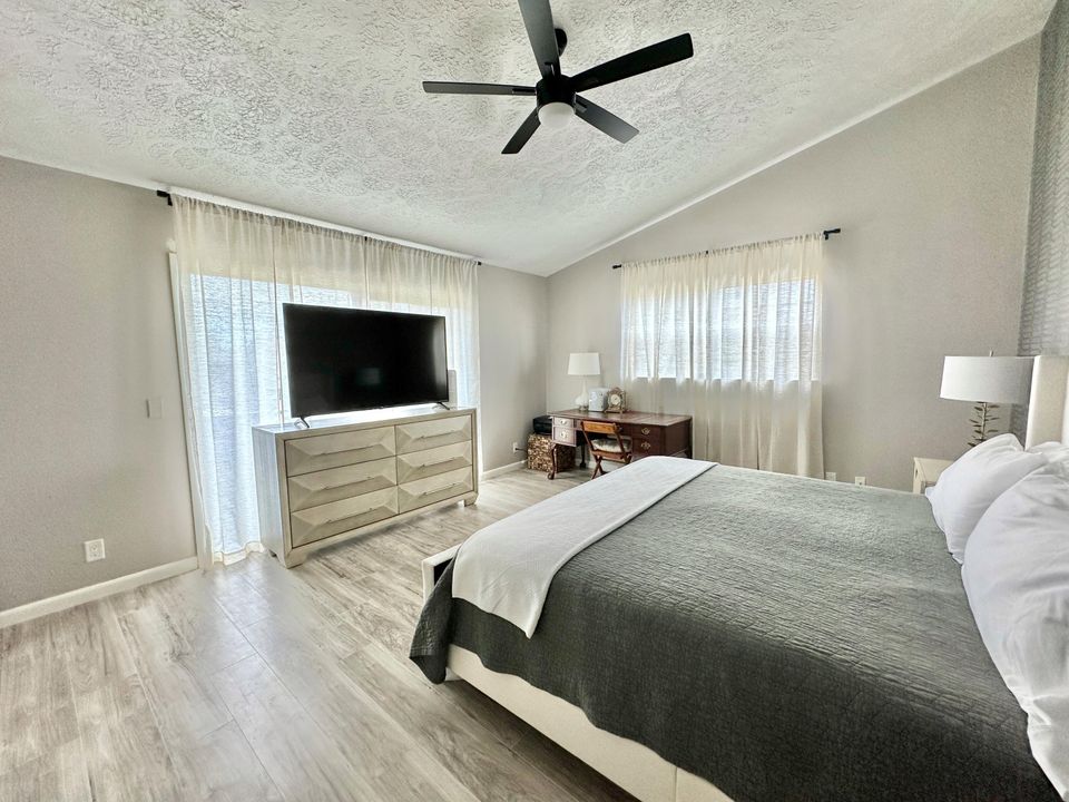 For Rent: $2,300 (2 beds, 2 baths, 1384 Square Feet)