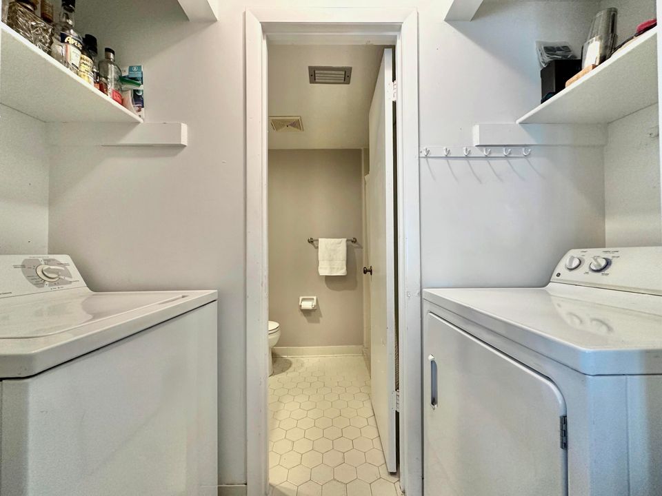 For Rent: $2,300 (2 beds, 2 baths, 1384 Square Feet)