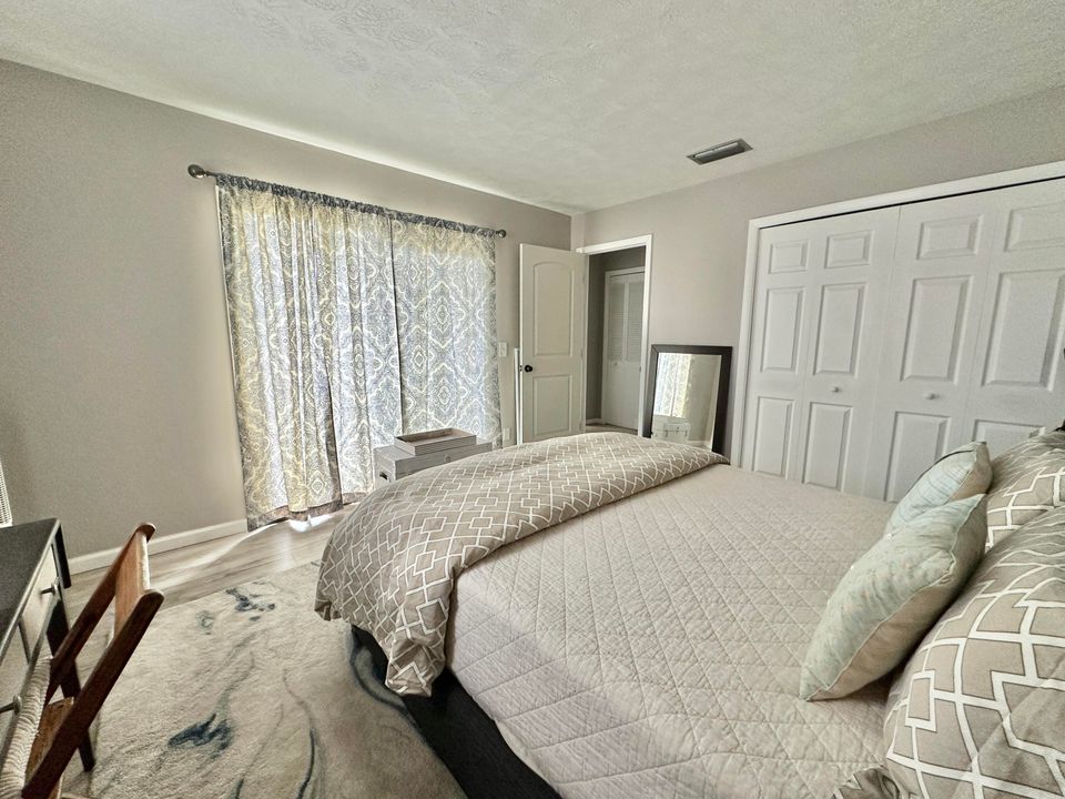 For Rent: $2,300 (2 beds, 2 baths, 1384 Square Feet)