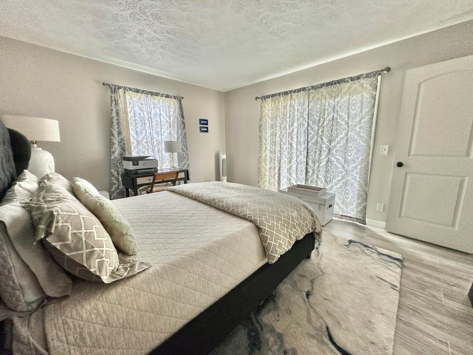 For Rent: $2,300 (2 beds, 2 baths, 1384 Square Feet)