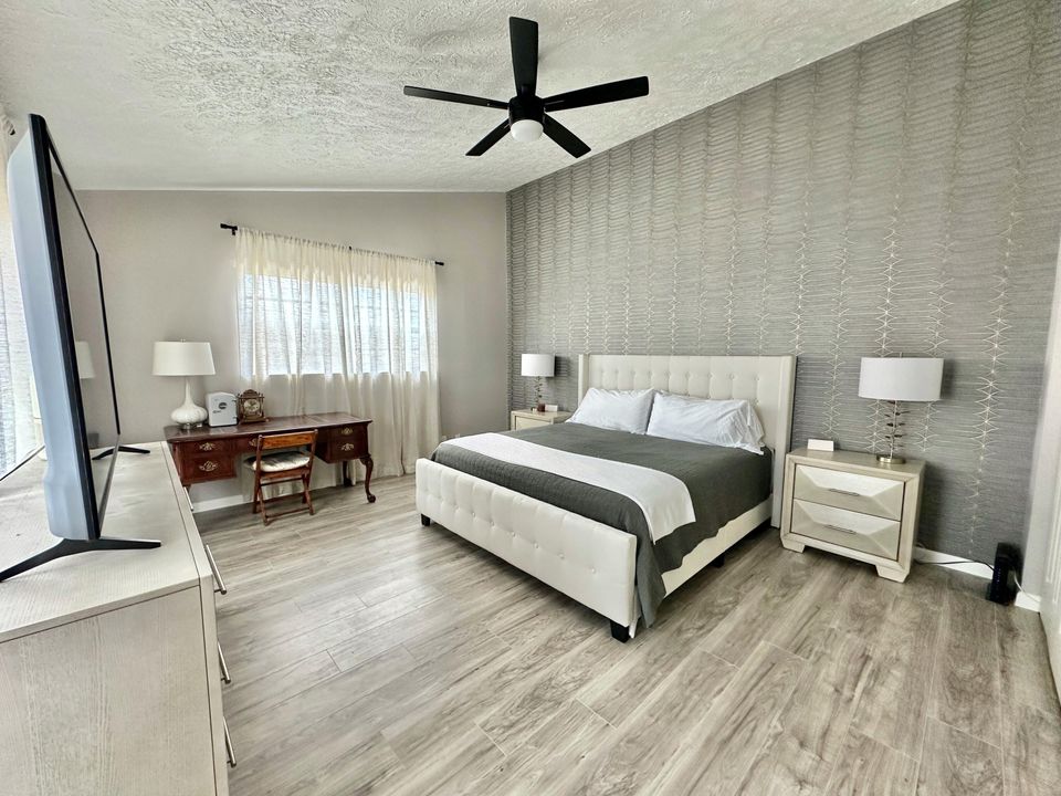 For Rent: $2,300 (2 beds, 2 baths, 1384 Square Feet)