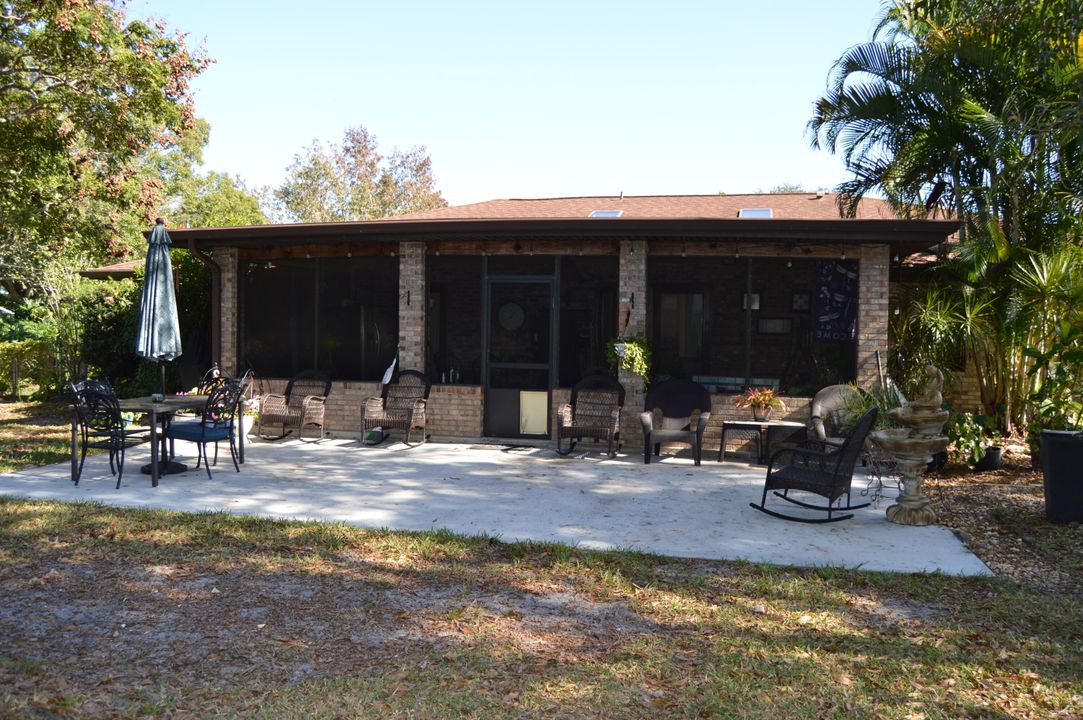 En Venta: $415,000 (4 camas, 2 baños, 2026 Pies cuadrados)