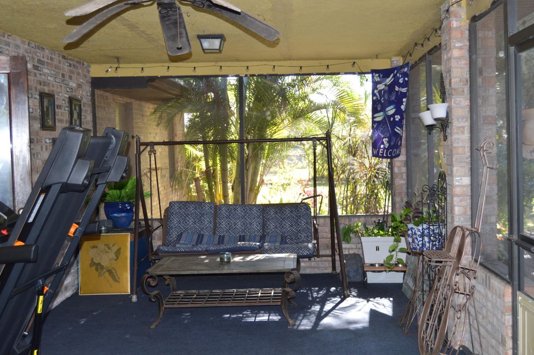 En Venta: $415,000 (4 camas, 2 baños, 2026 Pies cuadrados)