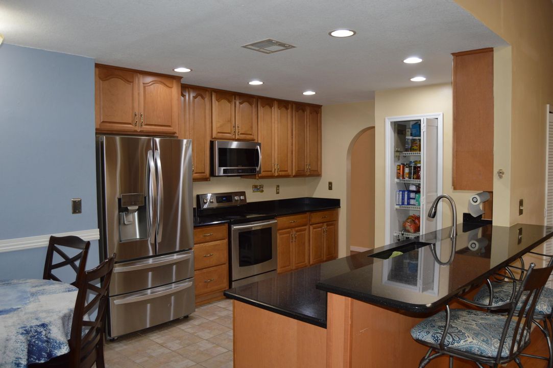 En Venta: $415,000 (4 camas, 2 baños, 2026 Pies cuadrados)