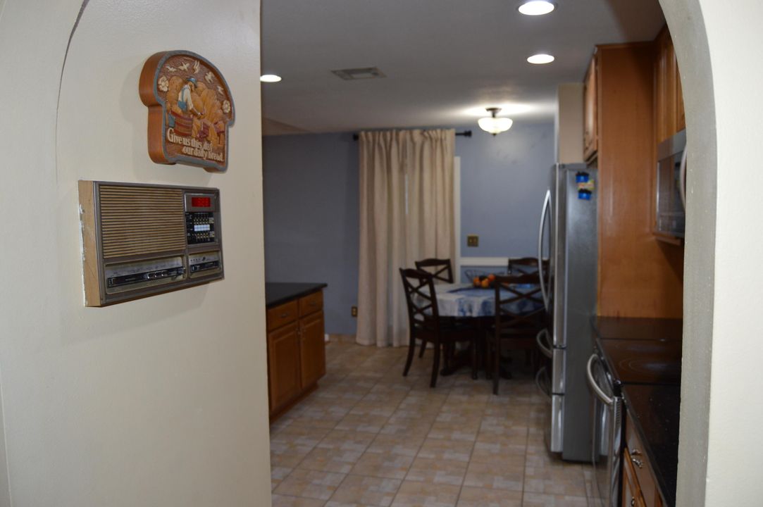 En Venta: $415,000 (4 camas, 2 baños, 2026 Pies cuadrados)