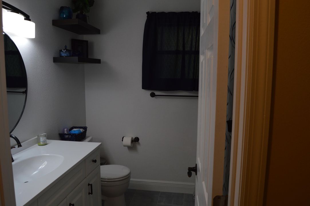 En Venta: $415,000 (4 camas, 2 baños, 2026 Pies cuadrados)