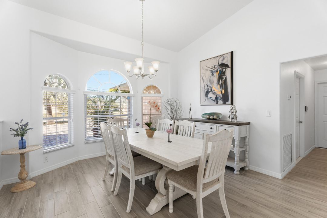 待售: $645,000 (4 贝兹, 3 浴室, 2351 平方英尺)