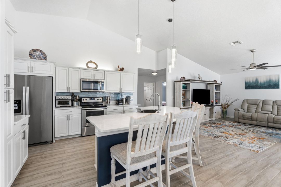 待售: $645,000 (4 贝兹, 3 浴室, 2351 平方英尺)