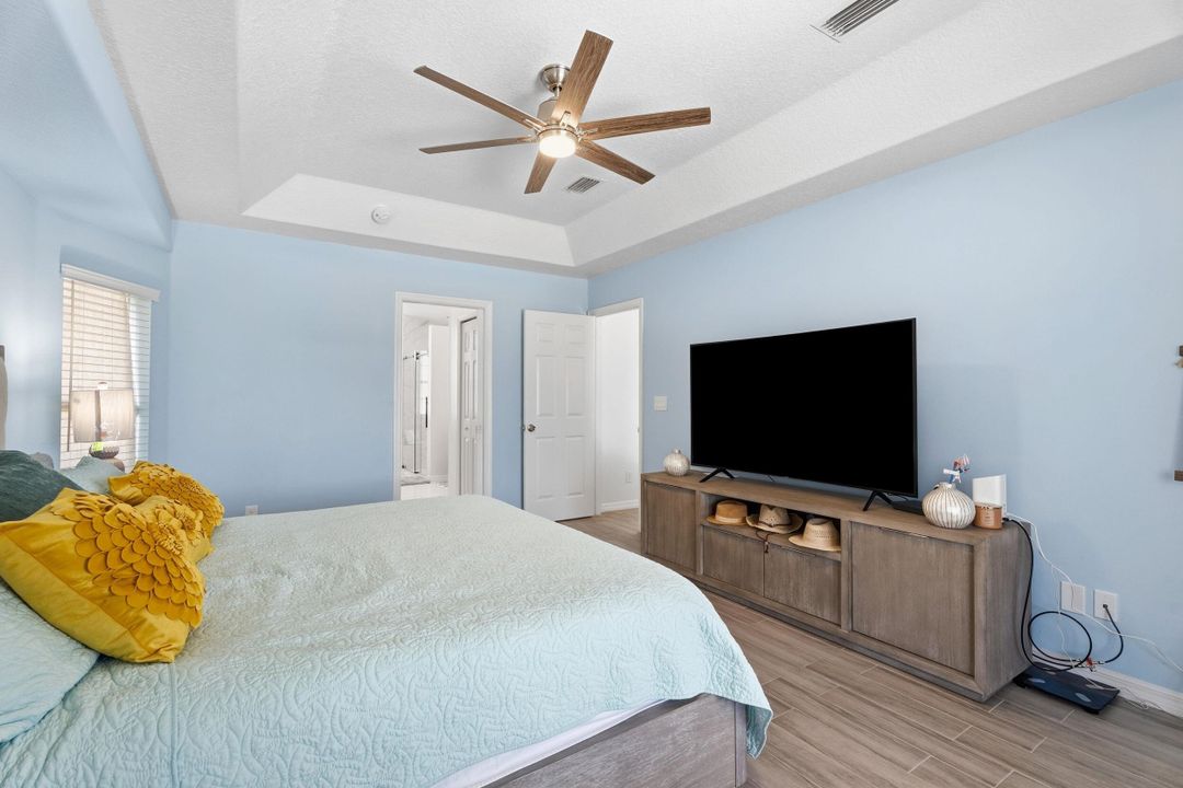 待售: $645,000 (4 贝兹, 3 浴室, 2351 平方英尺)