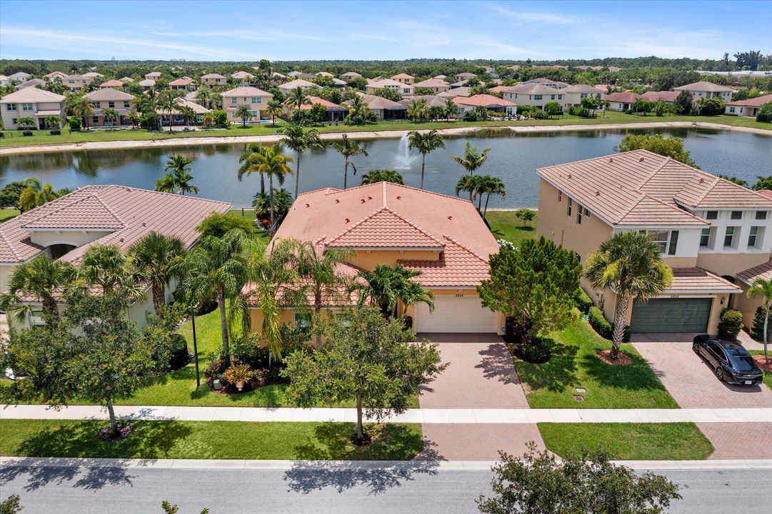 For Sale: $795,000 (4 beds, 4 baths, 2955 Square Feet)