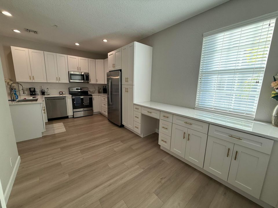 For Rent: $3,500 (3 beds, 2 baths, 1542 Square Feet)
