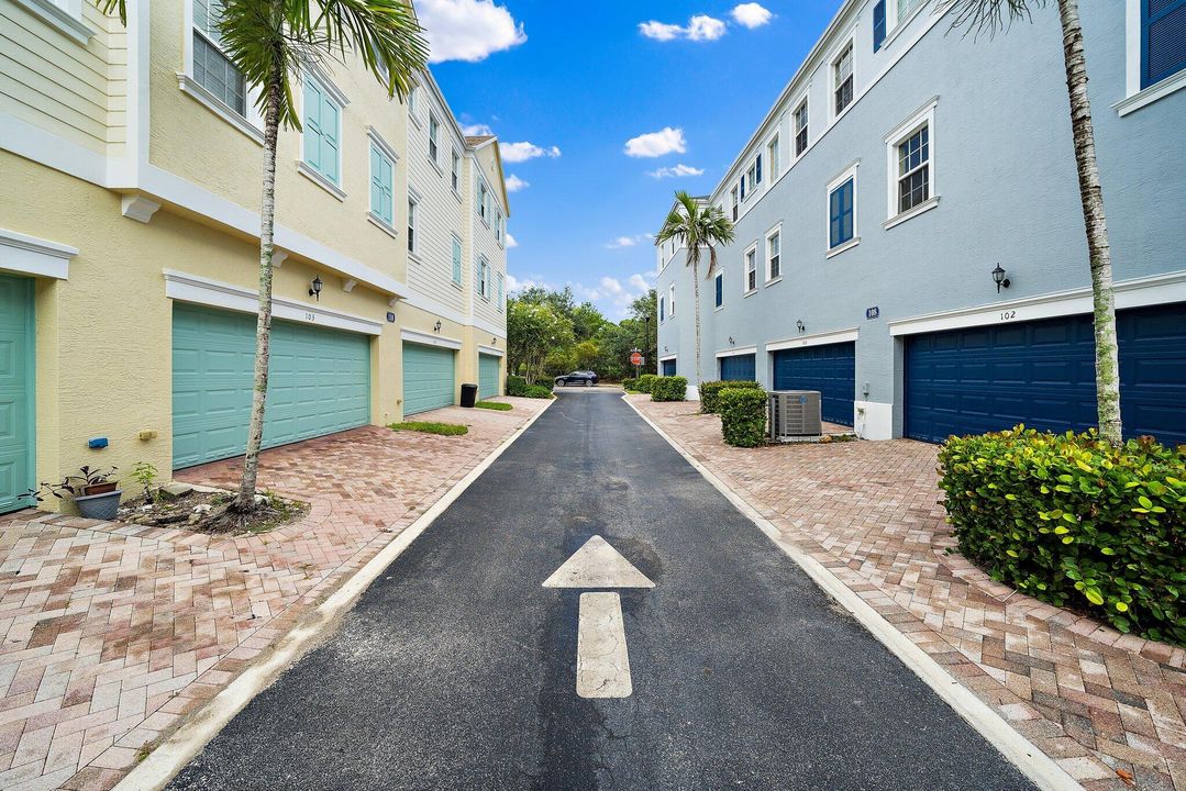 For Rent: $3,500 (3 beds, 2 baths, 1542 Square Feet)