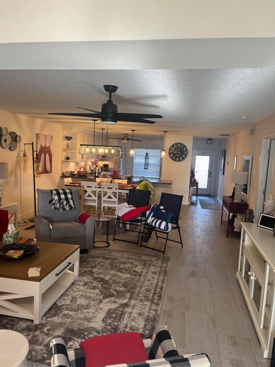 En Venta: $270,000 (2 camas, 2 baños, 1335 Pies cuadrados)