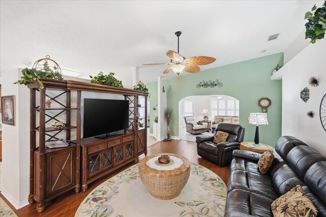 For Sale: $349,321 (3 beds, 2 baths, 1955 Square Feet)