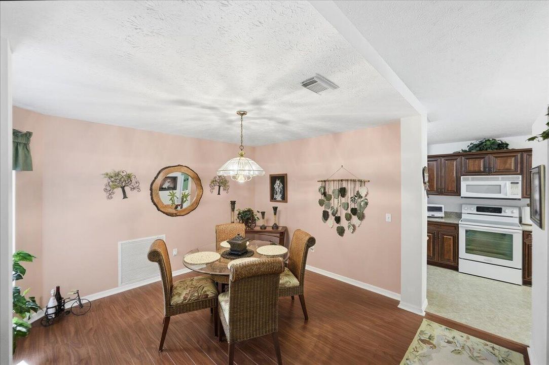 For Sale: $349,321 (3 beds, 2 baths, 1955 Square Feet)