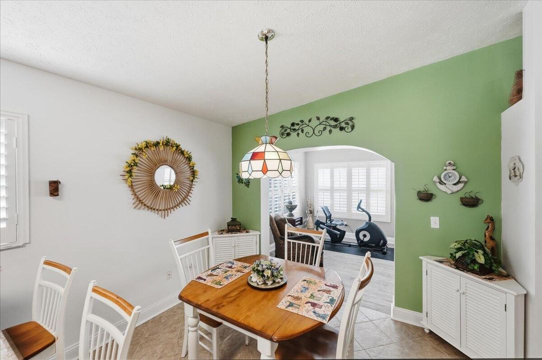 For Sale: $349,321 (3 beds, 2 baths, 1955 Square Feet)