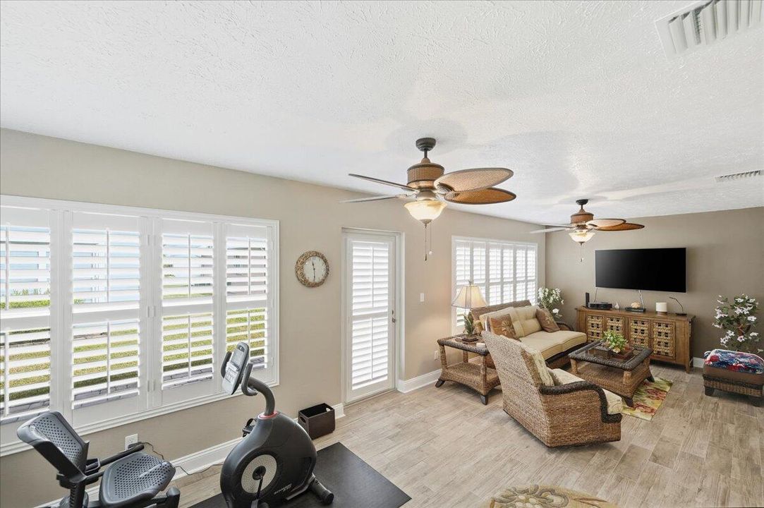 For Sale: $349,321 (3 beds, 2 baths, 1955 Square Feet)