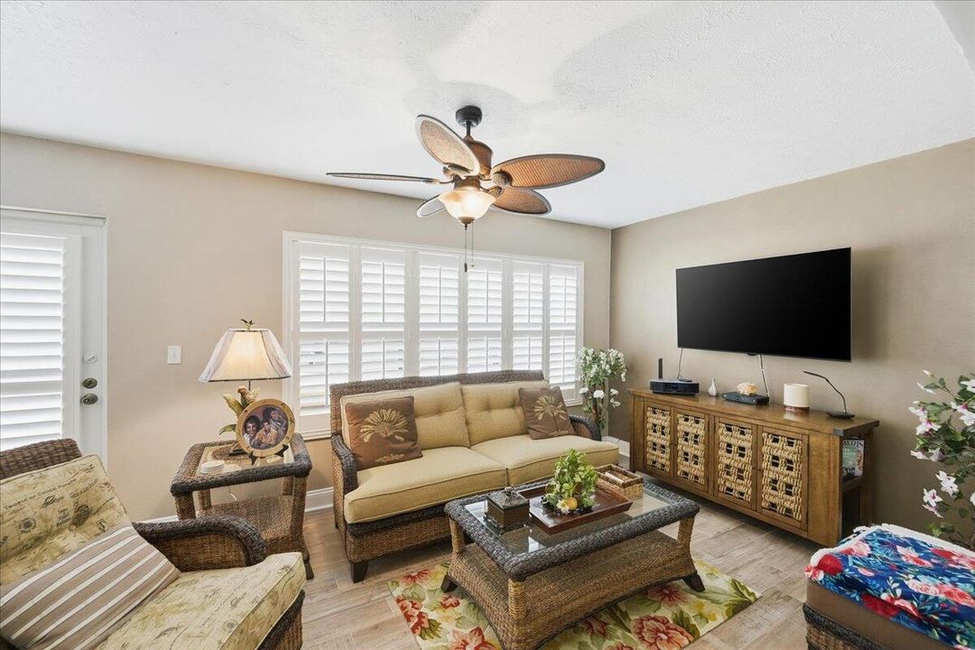 For Sale: $349,321 (3 beds, 2 baths, 1955 Square Feet)