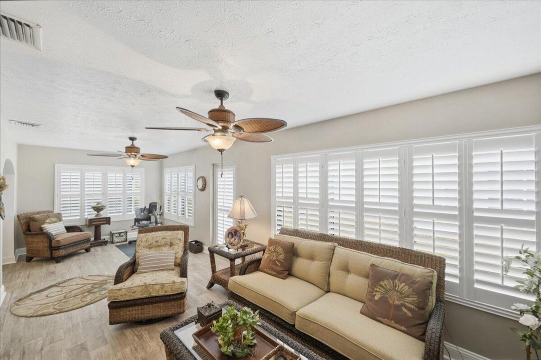 For Sale: $349,321 (3 beds, 2 baths, 1955 Square Feet)