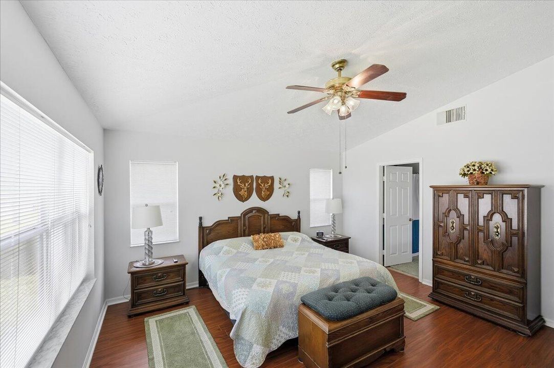 For Sale: $349,321 (3 beds, 2 baths, 1955 Square Feet)