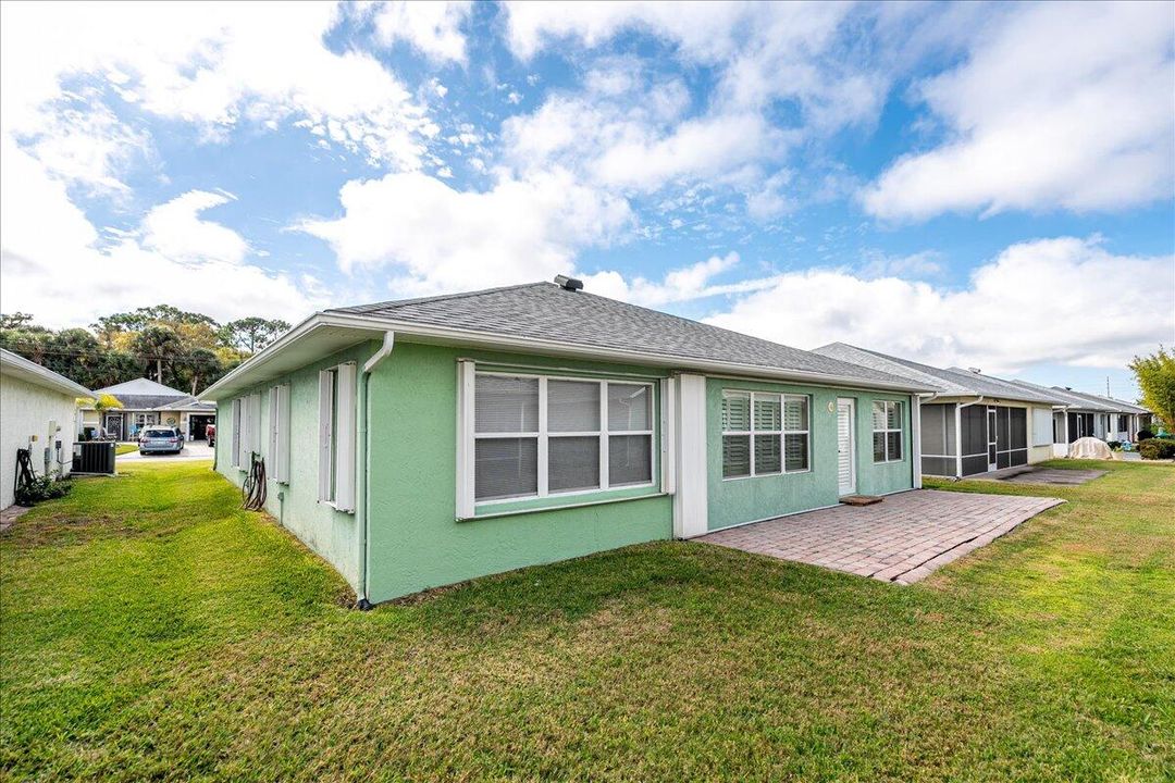 For Sale: $349,321 (3 beds, 2 baths, 1955 Square Feet)