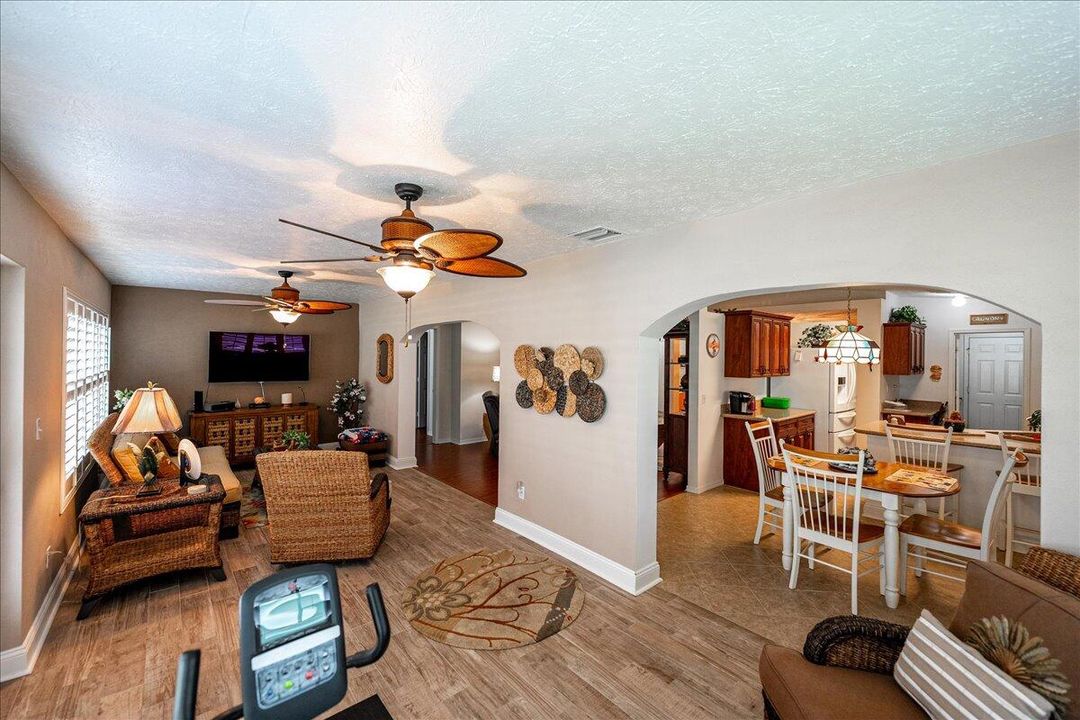 For Sale: $349,321 (3 beds, 2 baths, 1955 Square Feet)