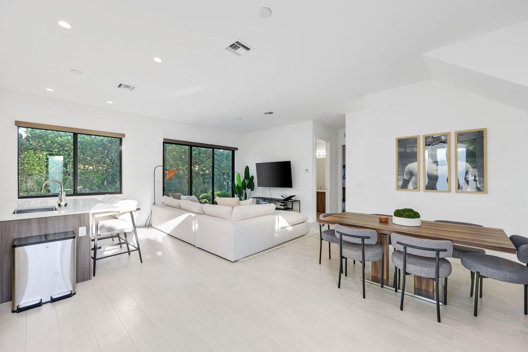 For Rent: $7,000 (4 beds, 3 baths, 2263 Square Feet)