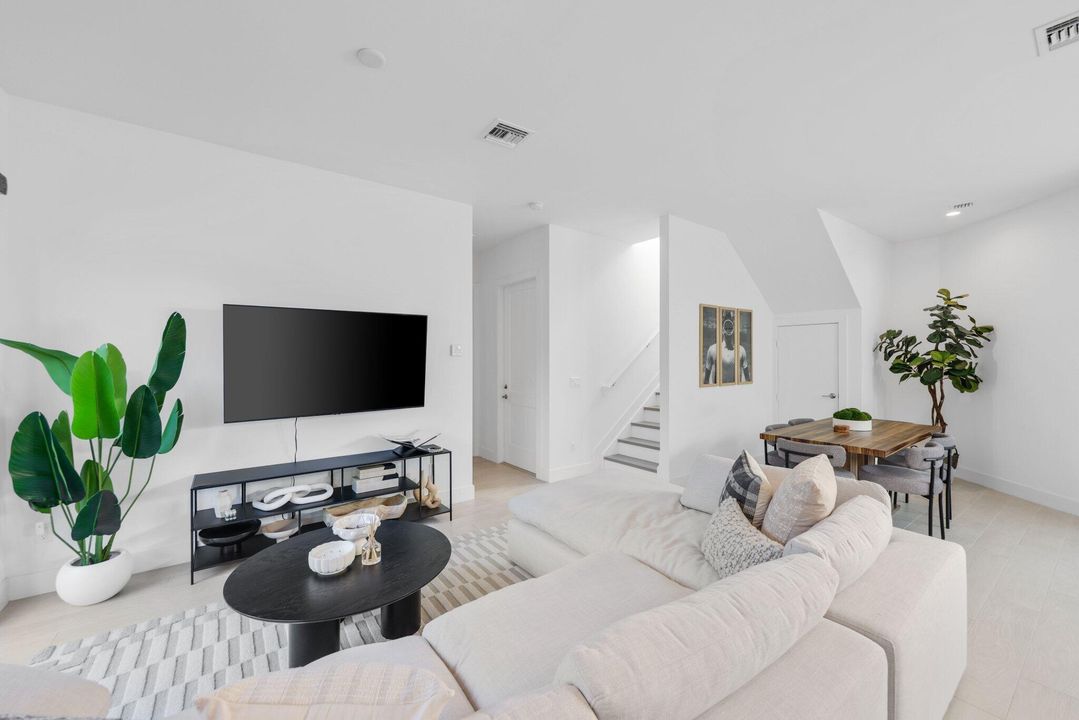 For Rent: $7,000 (4 beds, 3 baths, 2263 Square Feet)