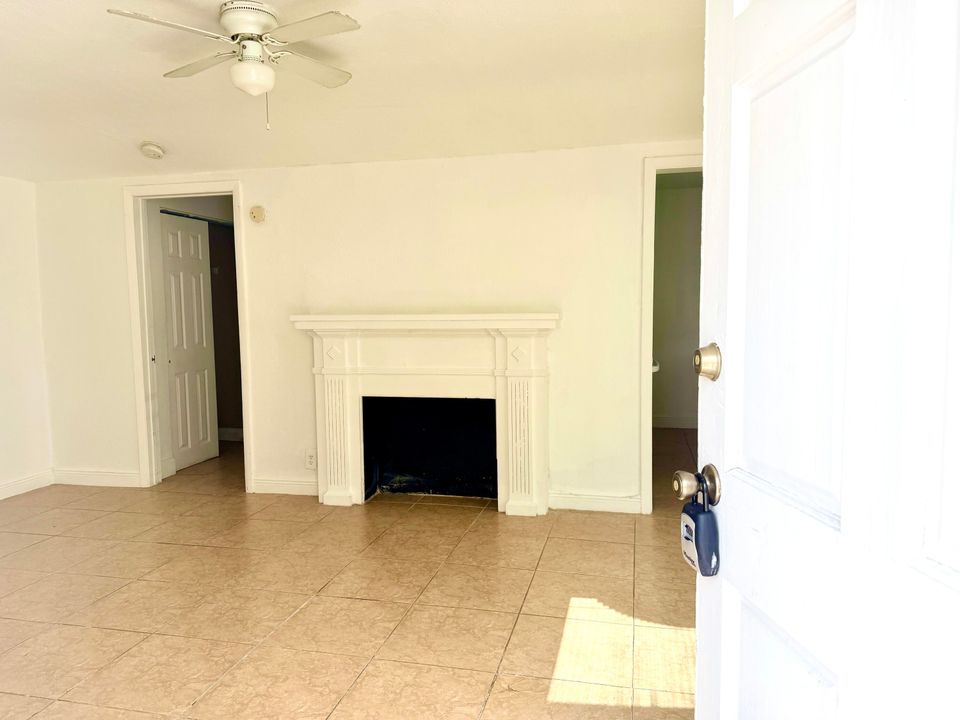 For Rent: $1,400 (1 beds, 1 baths, 600 Square Feet)