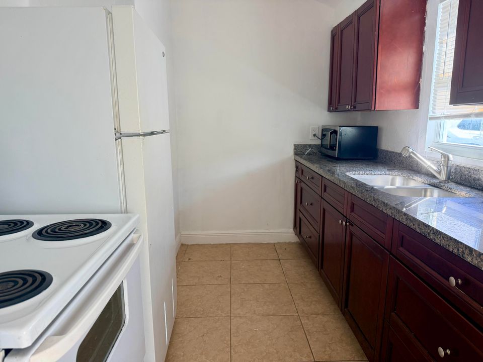 For Rent: $1,400 (1 beds, 1 baths, 600 Square Feet)