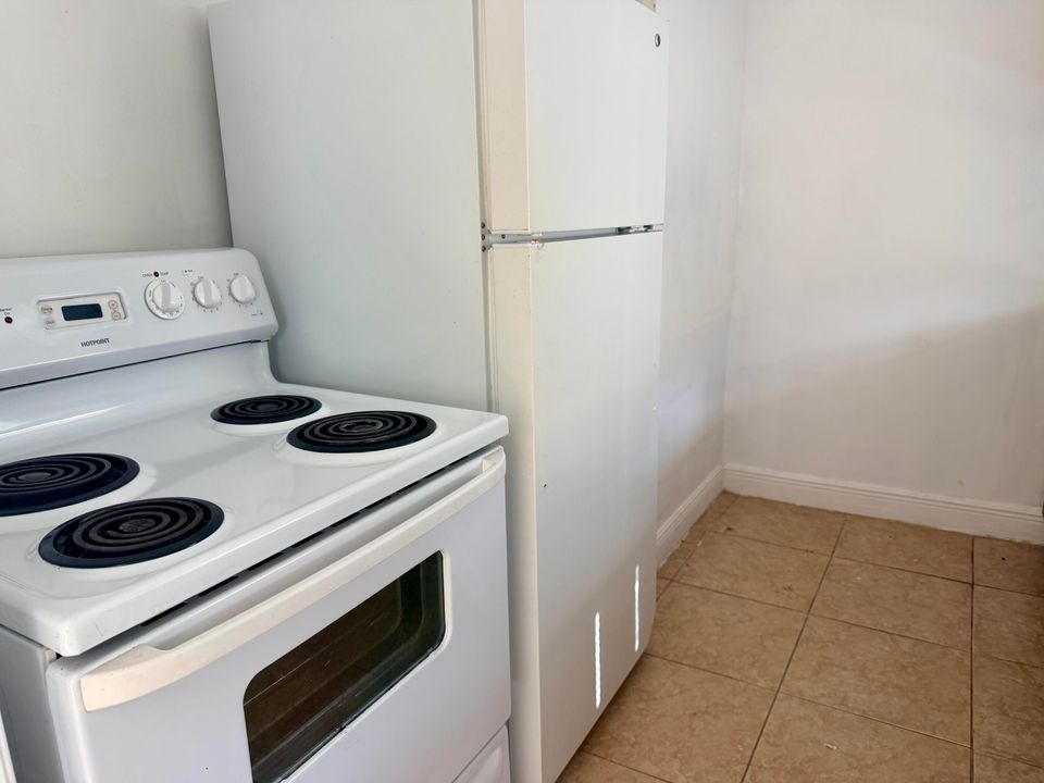 For Rent: $1,400 (1 beds, 1 baths, 600 Square Feet)