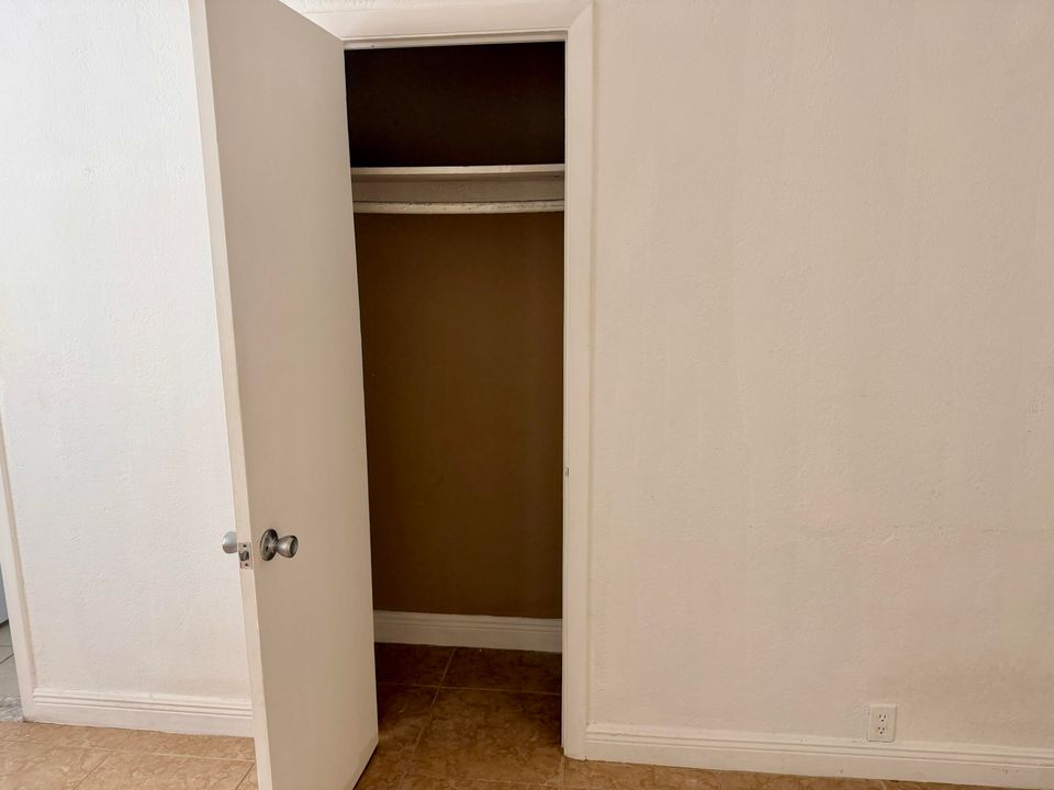 For Rent: $1,400 (1 beds, 1 baths, 600 Square Feet)