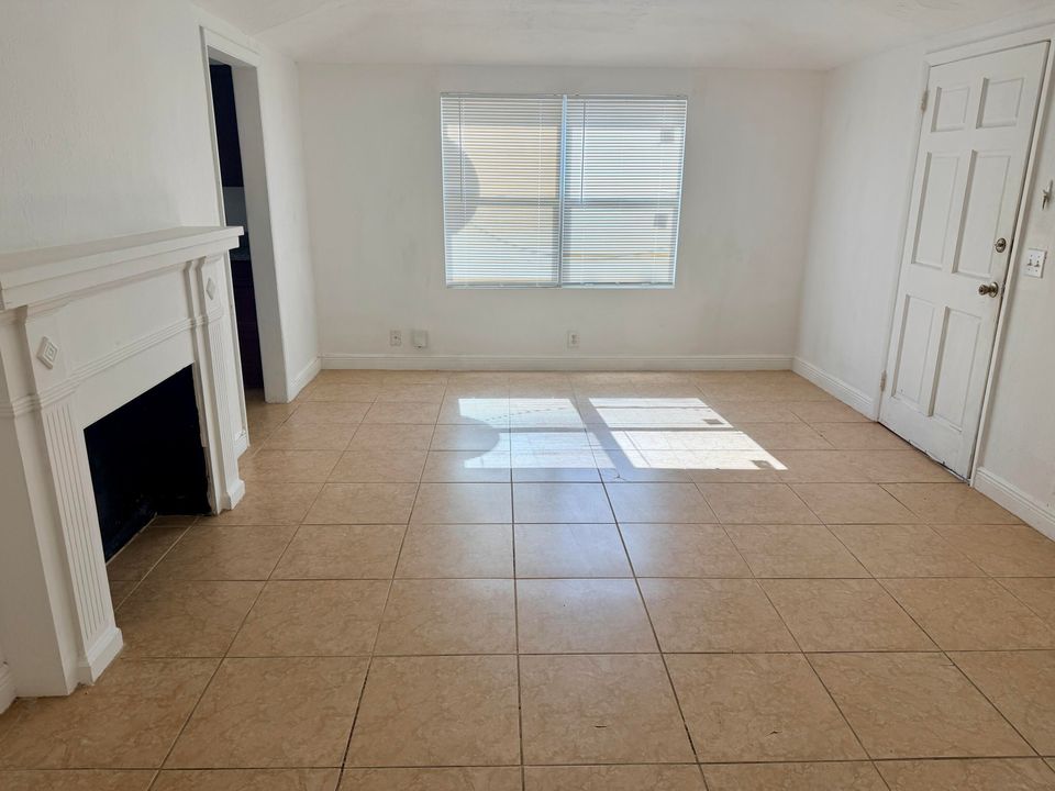 For Rent: $1,400 (1 beds, 1 baths, 600 Square Feet)