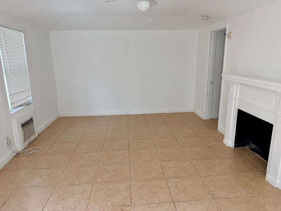 For Rent: $1,400 (1 beds, 1 baths, 600 Square Feet)