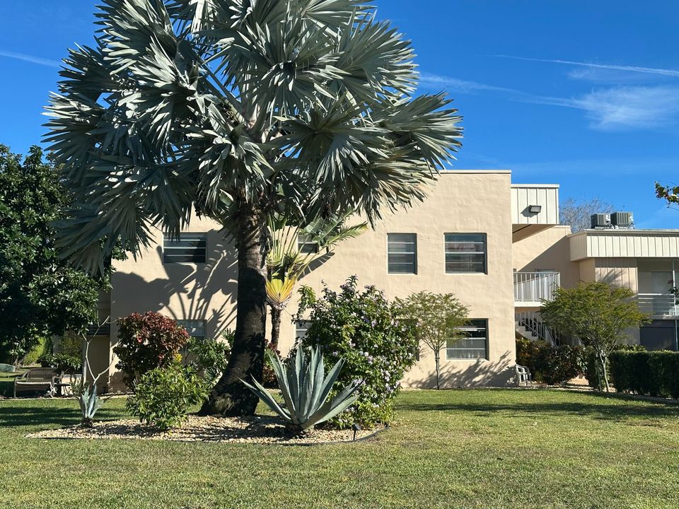 For Sale: $89,500 (2 beds, 2 baths, 907 Square Feet)