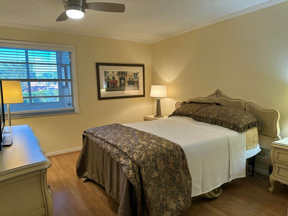 For Sale: $89,500 (2 beds, 2 baths, 907 Square Feet)