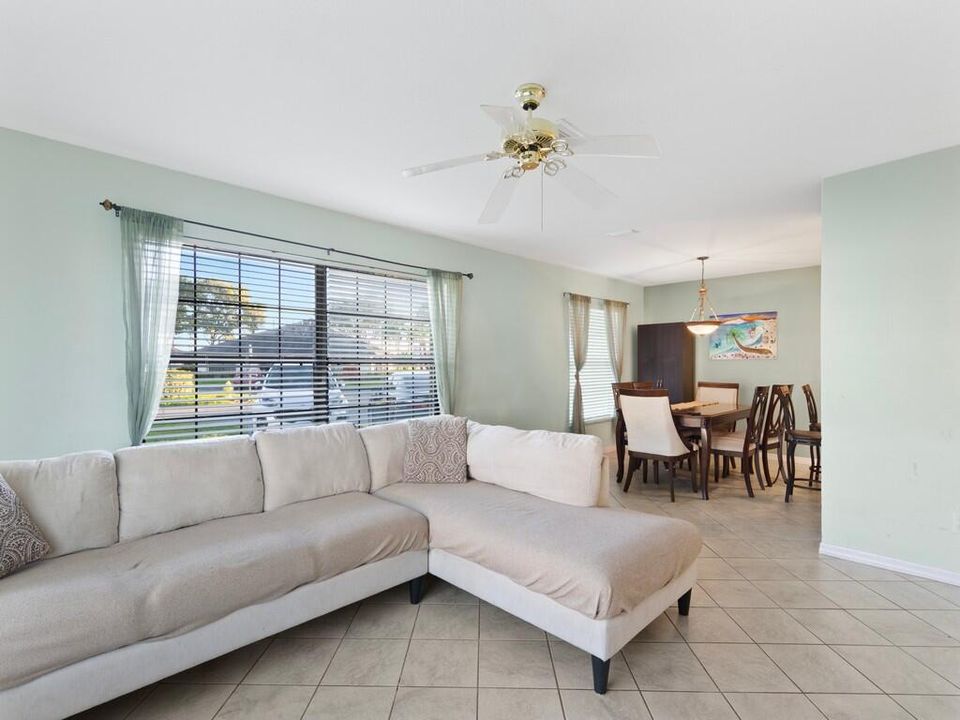 出租: $2,150 (3 贝兹, 2 浴室, 1411 平方英尺)