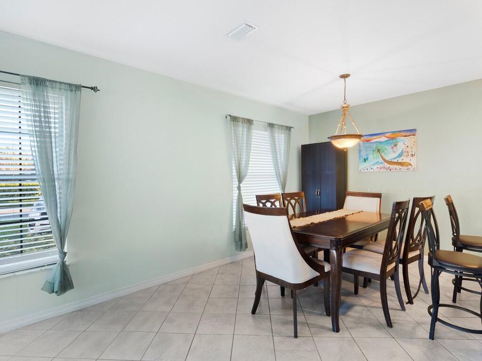 出租: $2,150 (3 贝兹, 2 浴室, 1411 平方英尺)