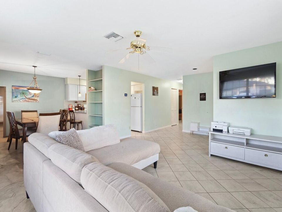 出租: $2,150 (3 贝兹, 2 浴室, 1411 平方英尺)